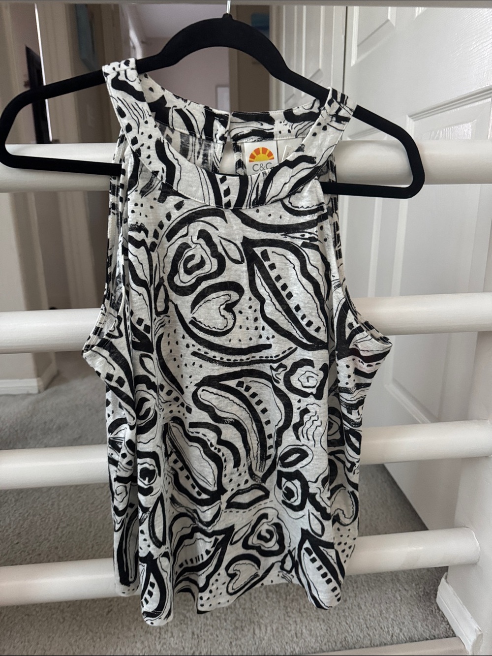 🍁 C&C California Black & White Abstract Linen Sleeveless Top